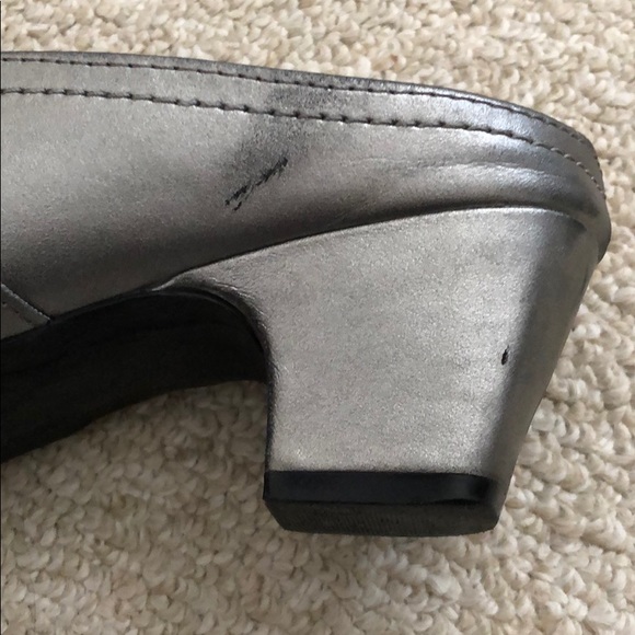 Rialto Pewter Metallic Clogs - Picture 6 of 6